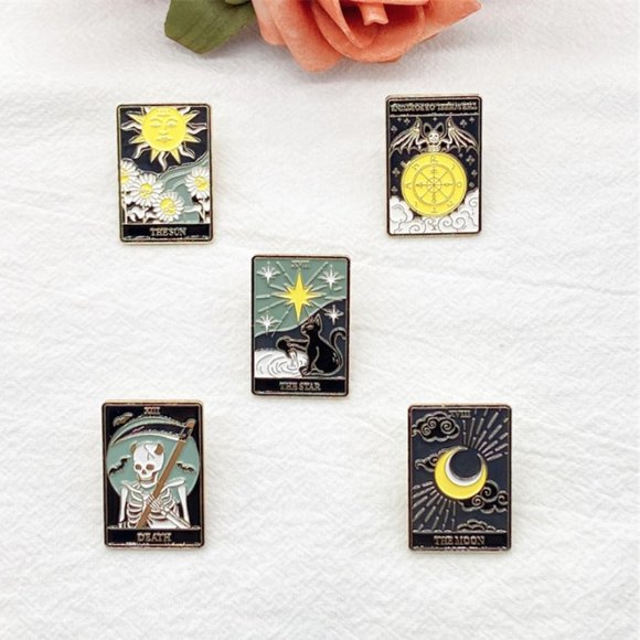 🍏50% OFF...Tarot Card Pins - Picture 1 of 11